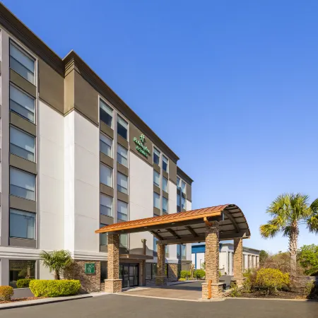 Holiday Inn & Suites COLUMBIA NE - FT JACKSON AREA by IHG