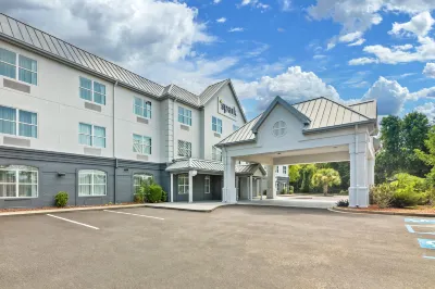 Spark by Hilton Sumter Hotels near Swan Lake Iris Gardens