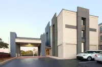 Holiday Inn Express & Suites Nashville-I-40&I-24(Spence LN) Các khách sạn ở 