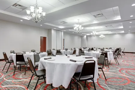 Holiday Inn & Suites Lafayette North Отели в г. Лафайетт