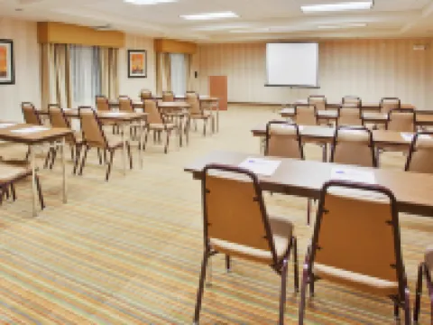 Holiday Inn Express & Suites WILLOWS by IHG Hotels in Willows