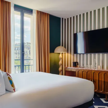 Mercure Paris Butte Montmartre Basilique Отели рядом с достопримечательностью «Театр Ля-Сигаль»