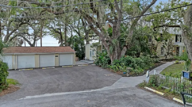 Melbourne Waterfront - 2 Bed 2 Bath - Entire Apartment