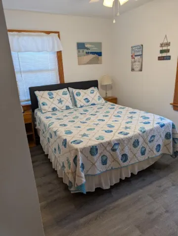 Kitty Hawk Corner Cottage 2 Blocks from the Beach! Pet Friendly!