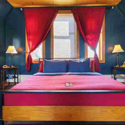 Endion Station Inn | Hotel Next to Lake Superior Rooms