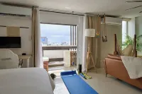 Walk to Beach & Restaurants 1Br w/City Views