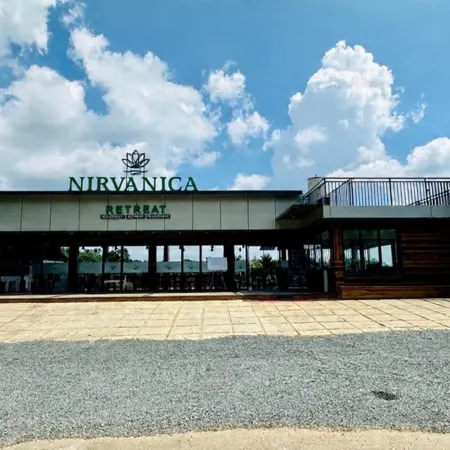 Nirvanica Retreat Banasura Dam Отели рядом с достопримечательностью «Водопады Меенмутти»