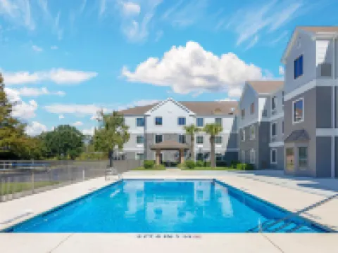 コンフォート イン & スイーツ サバンナ エアポート サバンナのホテル