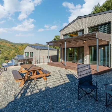 Gapyeong Rainbow Tourist Farm Pension & Glamping Отели рядом с достопримечательностью «Храм Тэвонса»