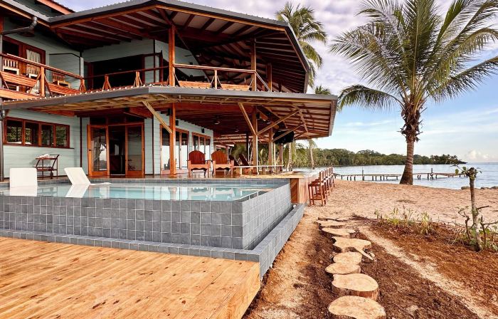 Bocas Beachfront Lodge