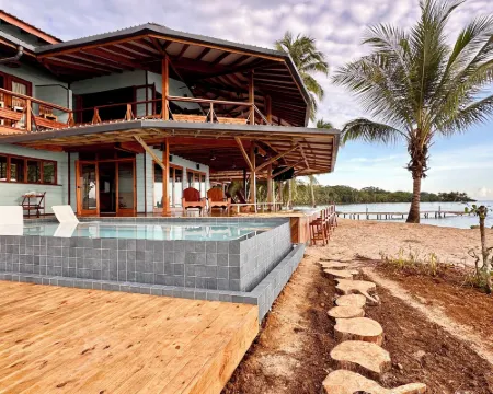 Bocas Beachfront Lodge Hotels in Carenero