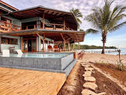 Bocas Beachfront Lodge Hotels in Carenero