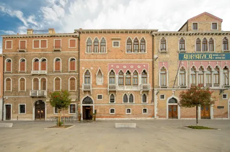Palazzo Veneziano - Venice Collection