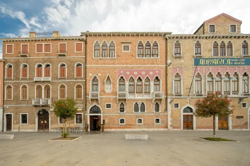 Palazzo Veneziano - Venice Collection