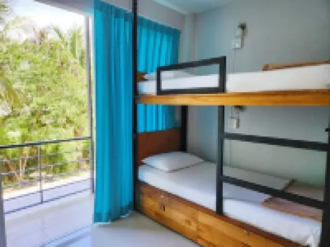 Theppahrak Hostel Khaolak