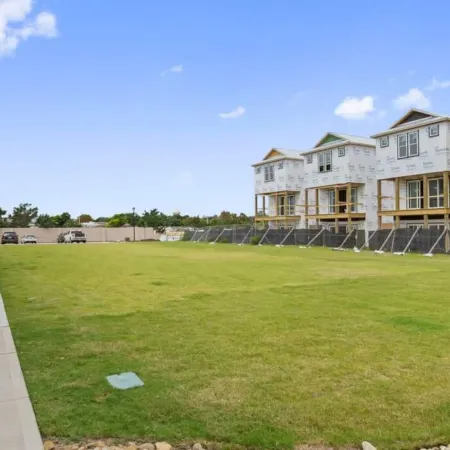 Luxury Beach Condo 5 Min Walk to Beach & Shops!