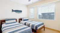 Sunny Venice Beach Home With Open Living & Walkability to Abbot Kinney Venice Drift by Avantstay
