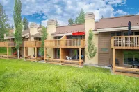 Sunburst in Sun Valley! Modern Family Getaway in Elkhorn - Mountain view