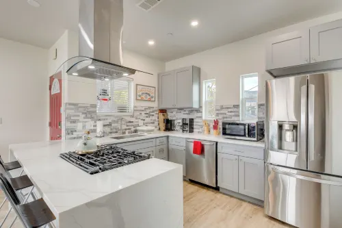 5 Mi to Universal Studios: Family Gem w/ Hot Tub! - 3-Star