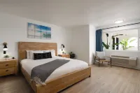 The Surfbreak Hotel - balcony