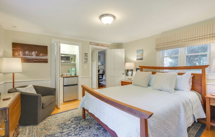 < 1 Mi to Dtwn Salem: Apt w/ Shared Patio & Yard!