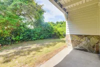 'Almond Grove Cottage' w/ Patio: Walk to Beach! - Badekar