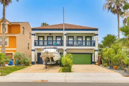 Steps to Beach Oceanside Townhome with Heated Pool