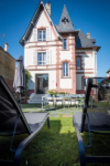 Large Chic Stylish Villa Superb Garden