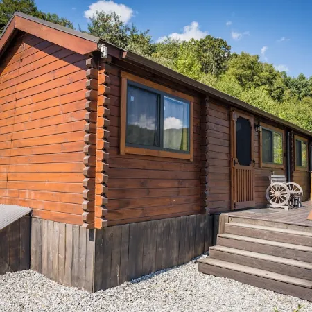 The Overlook Cabin near Grayson Highlands - Arcade & Theater