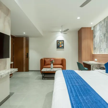 J Square Inn - Near Airport