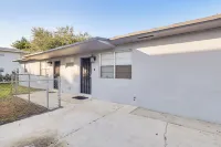 Walk to Shops, Dining & Casino: Dania Beach Home - Condos