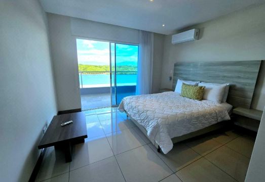 Puerto Azul Hotel 수영장 및 풀사이드 전경