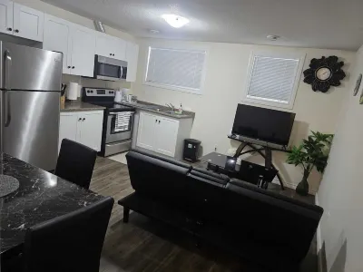 Cozy & Stylish One Bedroom Suite @ Harbor Landing Hôtels à : 