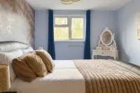 25 Ellwood path Hotels in 