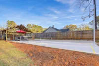 Gather, Play & Unwind! Modern Locust Grove Home - Boutique