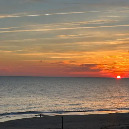 Breathtaking Ocean View, Beachfront Condo-Steps to Beach/Pools, Sea Colony East