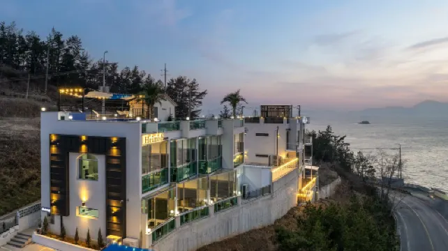 Yeosu Hemiswi Spa Pension