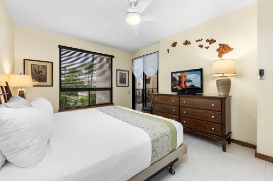 Stunning Ocean Views and Expansive Lanai - Elegant Hawaiian Sanctuary