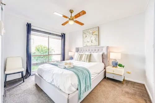 StayAU Family-Friendly Home near Deakin - balcony