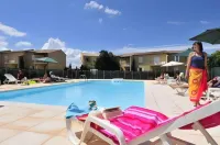 Residhotel Golf Grand Avignon - Swimmingpools