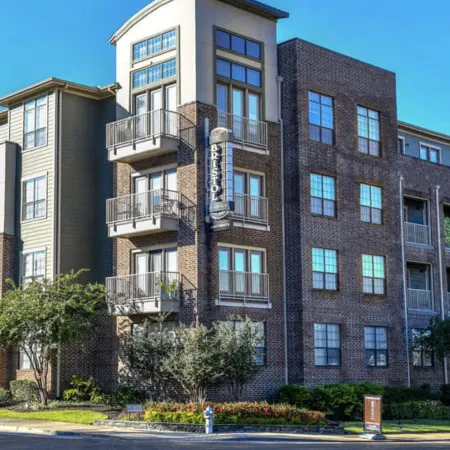 Landing Apartments Memphis near UTHSC