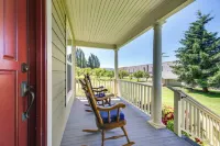 'Storybook Glade Historical Homestead w/ Views! - Parking