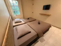 Buton Backpacker Lodge - balcony