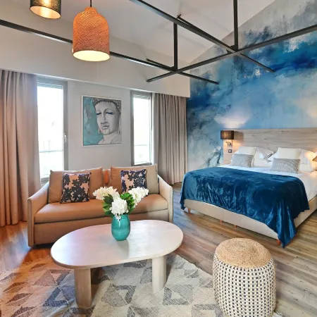 Walnut Bistro & Suites