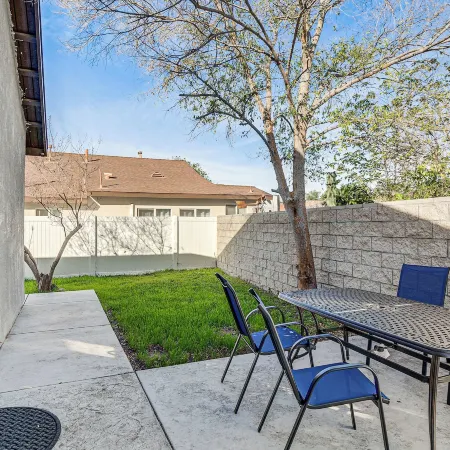 Fully Updated! Prime Riverside Spot Near Dtwn