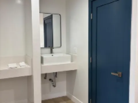 Casablanca Inn Hotels in Bell