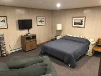 Moody Beach is only a 1/2 mi walk away! Located in a Quiet Neighborhood. - Boutique