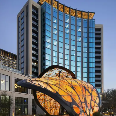 The Monarch San Antonio, Curio Collection by Hilton Hotel dekat Magik Theater