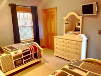 Re53 Beautiful Bretton Woods Slopeside Home, Amazing Views! AC, Hot Tub, Pool Table
