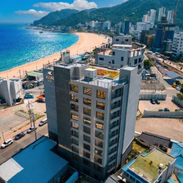 Hound Hotel Songjeong Hotels near Songjeong Beach